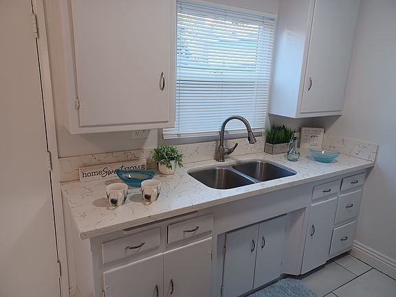5th image of 4787 E Pacific Coast Hwy APT 5