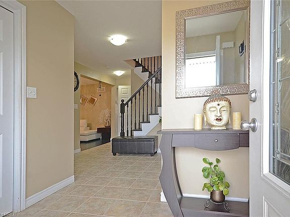 4th image of 179 Curzon Cres