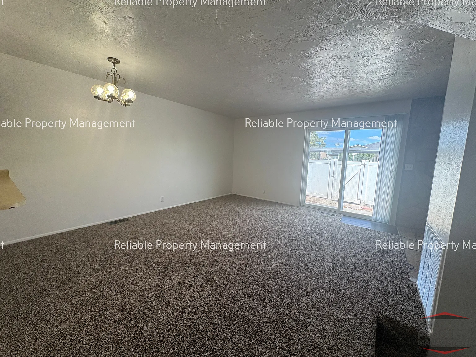 3 bed, 2.5 bath, 1600 sqft, $1,425 — Photo 3