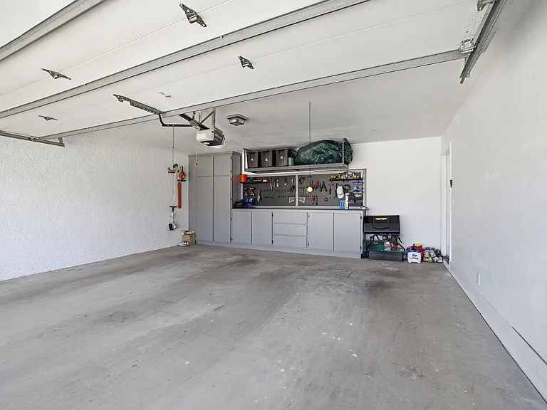 8401 E Cortez St — Photo 36