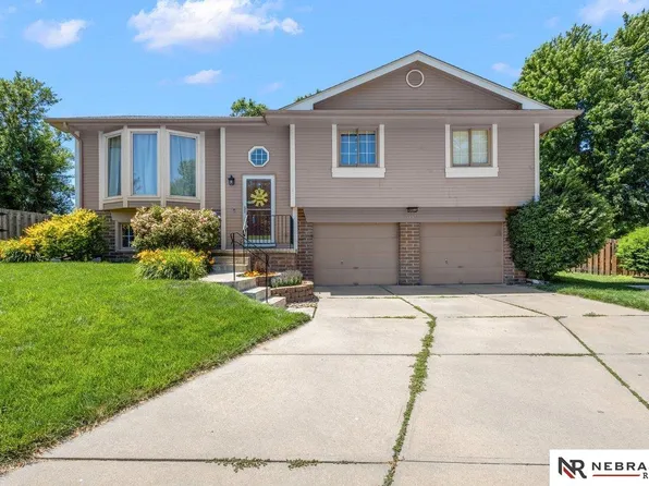 15432 Karloff Cir, Omaha, NE 68138