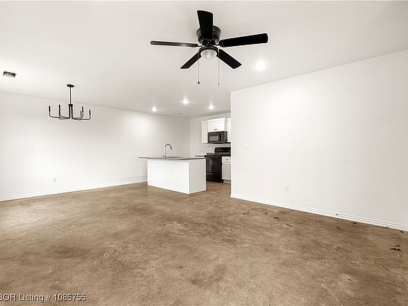 2nd image of 523 S 14th St