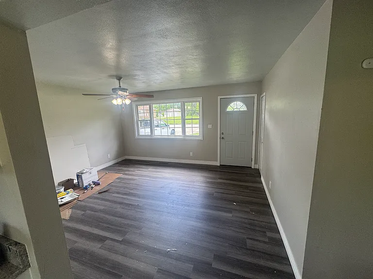 6116 Old Collinsville Rd — Photo 11