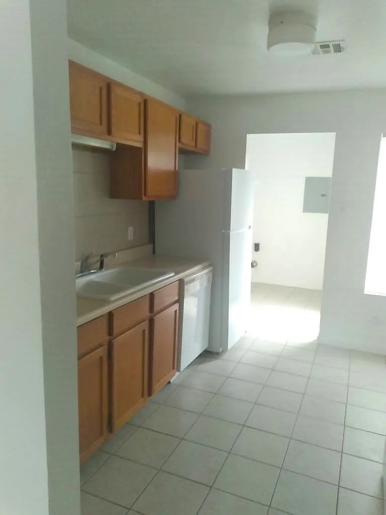 2 bed, 727 sqft, $650 — Photo 3