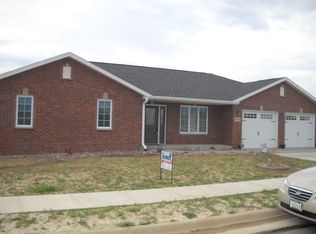 6348 Osage Dr, Dubuque, IA 52002