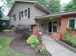 75 Witherspoon Ln, Rochester, NY 14625