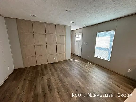 3rd image of 700 E 6th St #19