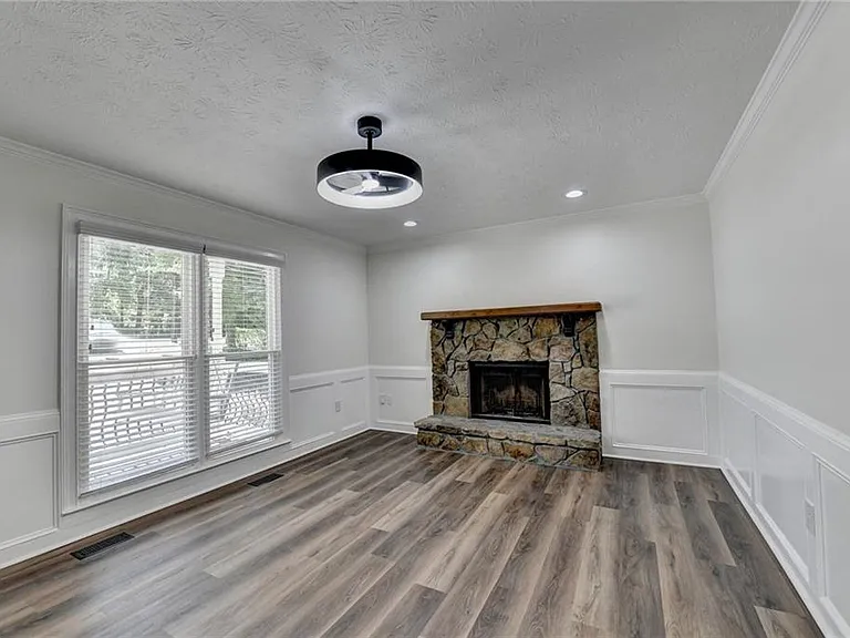 1530 Plunketts Rd — Photo 15
