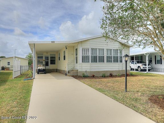 2nd image of 923 Jacaranda Dr
