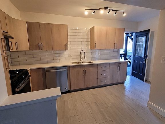 3rd image of 4321 Mercier St #2S-4321-2S