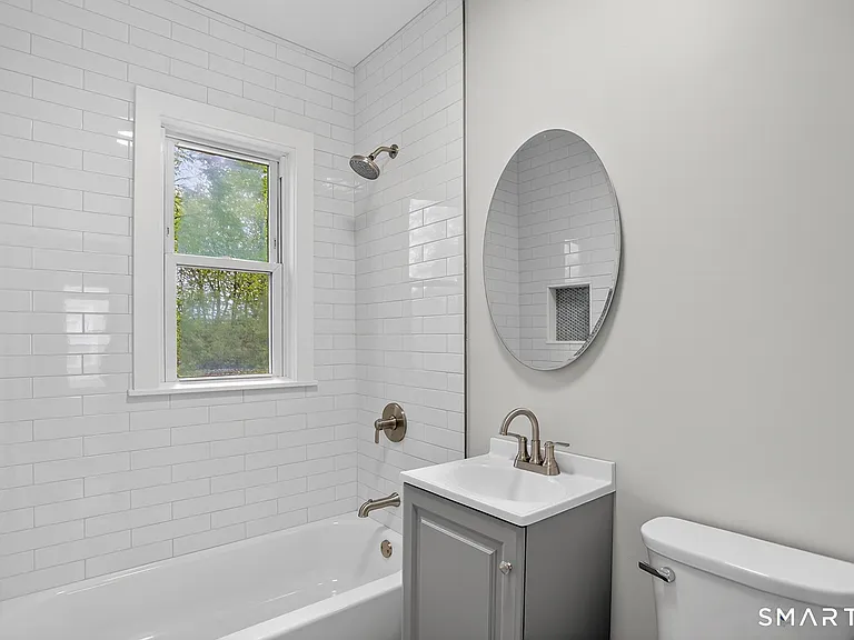 95 Parrott Ave — Photo 16