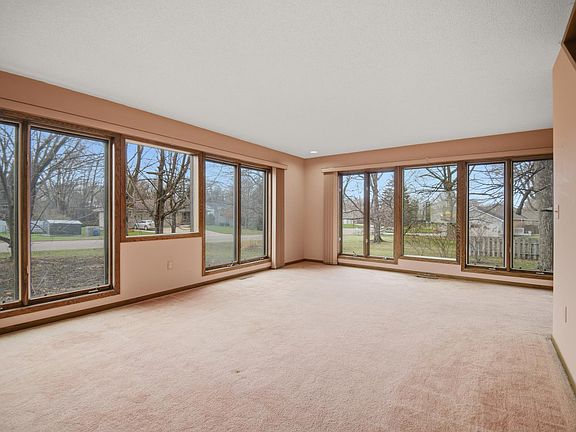 4th image of 1604 N Cedar Ave