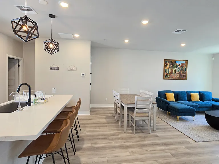 1488 W Sunrise Ln — Photo 2