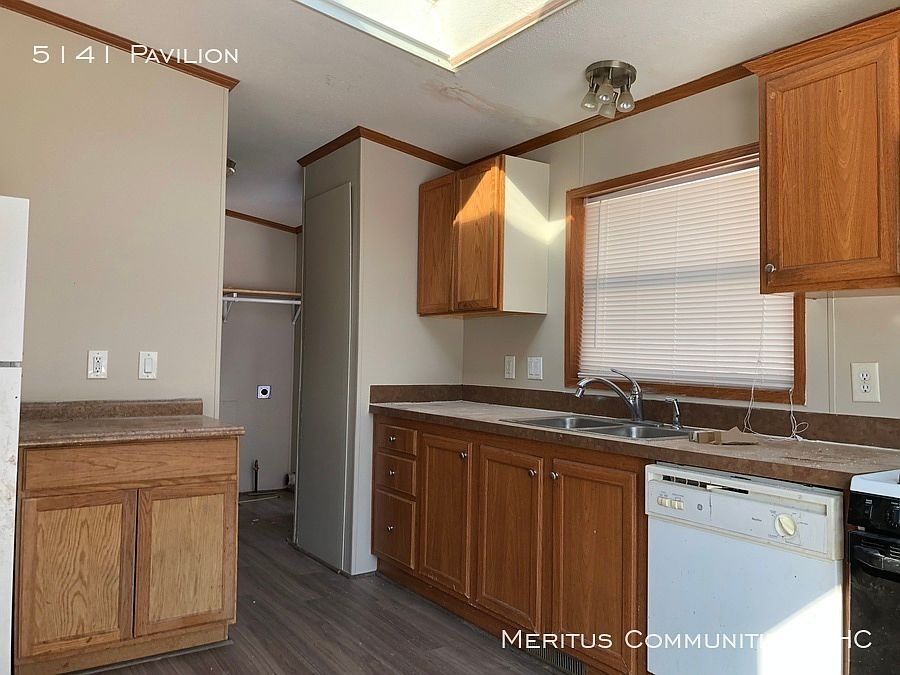 1st image of 5141 Pavilion Dr