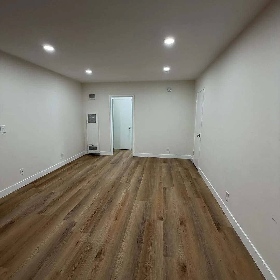 Completely rehabbed spacious 1 bedroom apartment close to Downtown LA, St. Vincent Medical Center — Photo 3