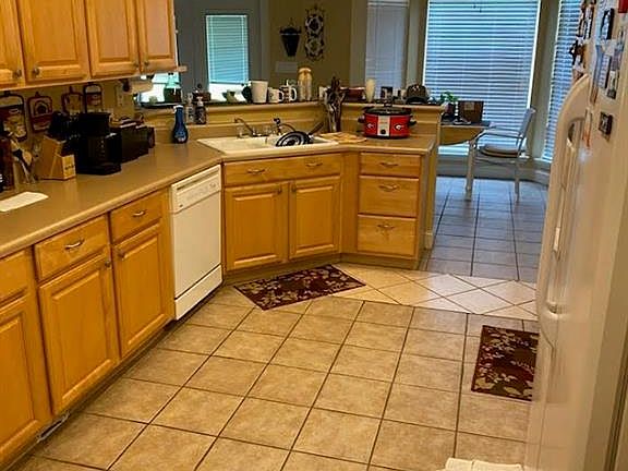 2nd image of 146 Fairethorne Dr