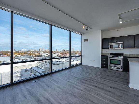 5th image of 860 W Blackhawk St Unit 1103