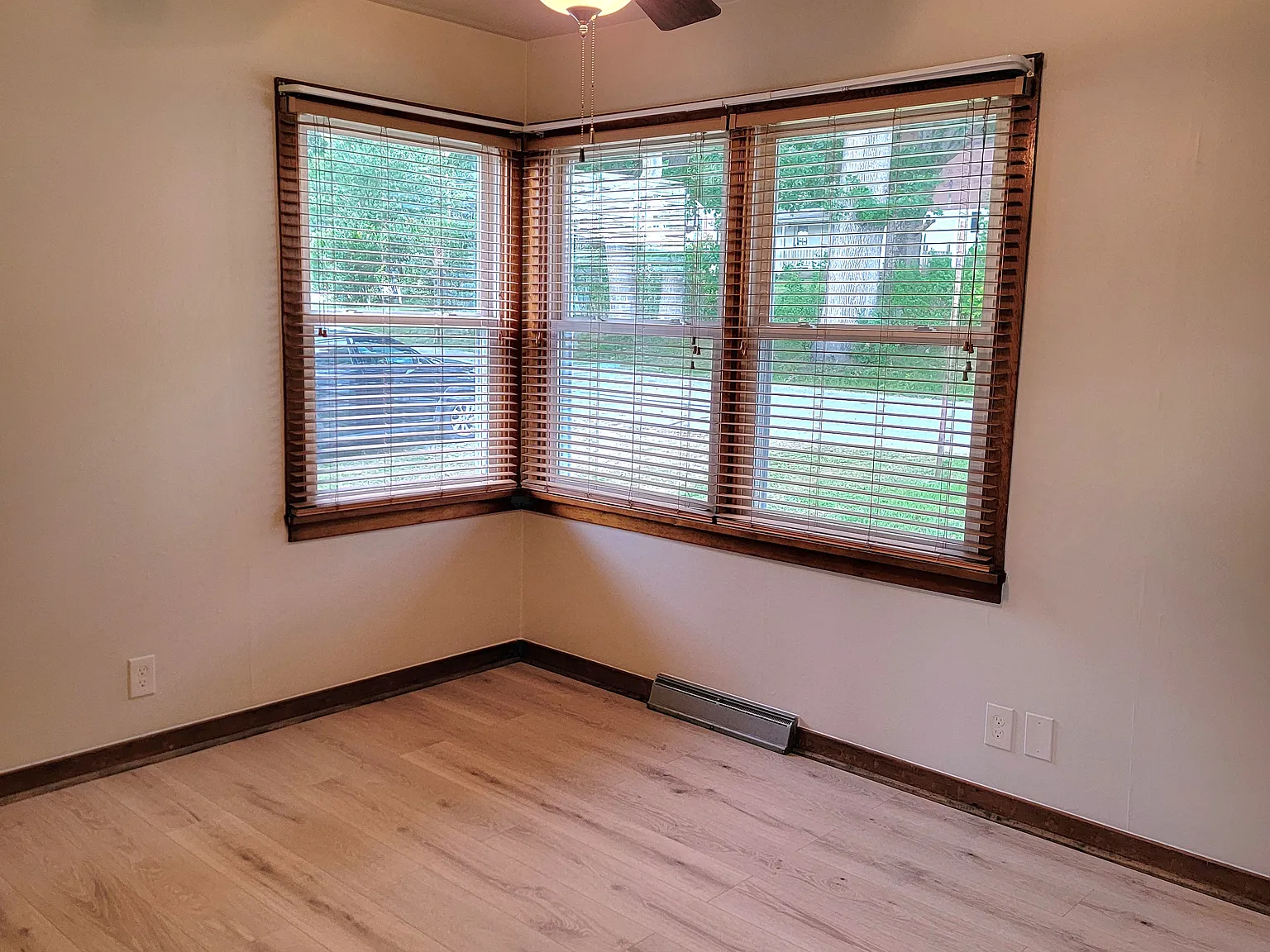 3 bed, 1000 sqft, $1,325 — Photo 4