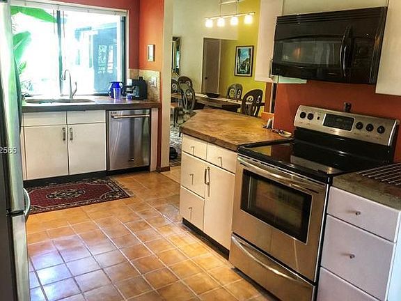 5th image of 414 NE 195th St #414