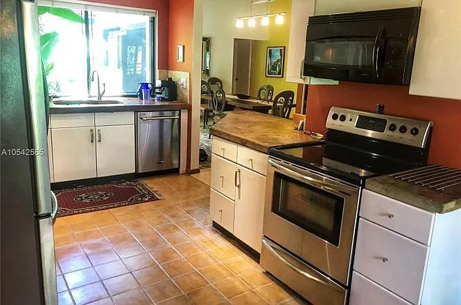 414 NE 195th St #414 — Photo 5