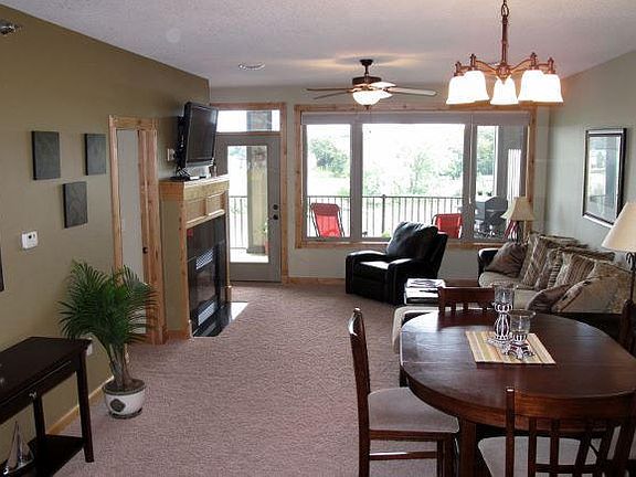 3rd image of 1701 Chicago Ave Unit 301
