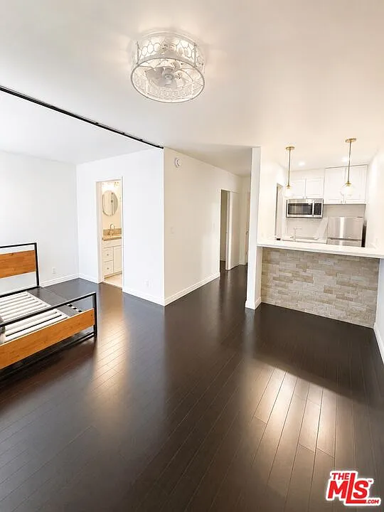 Studio, 1.0 bath, 400 sqft, $1,950 — Photo 2