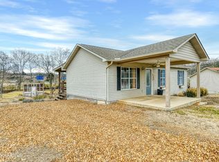 709 Ross Dr, Dandridge, TN 37725