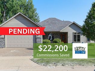 1585 Deerwood Dr, Bettendorf, IA 52722