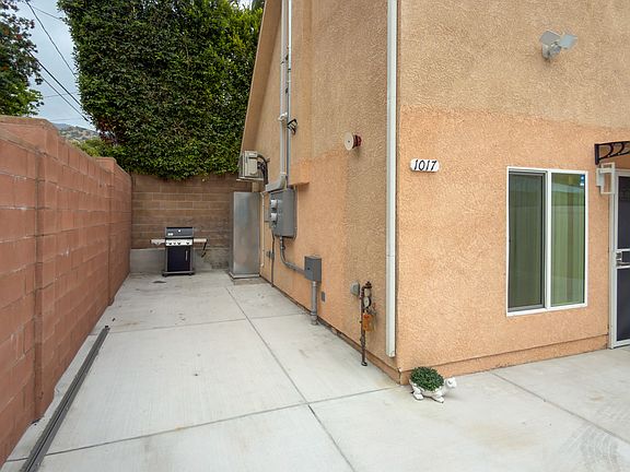3rd image of 1017 E Verdugo Ave