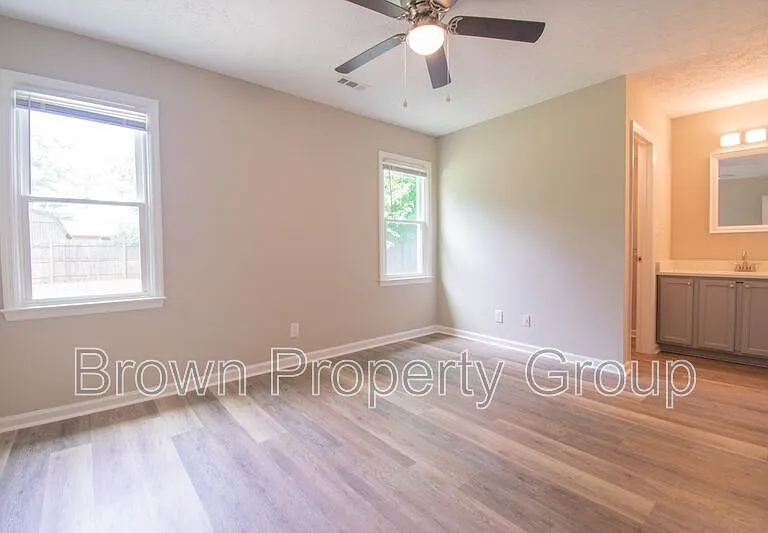 621 Winthrop Ct — Photo 12