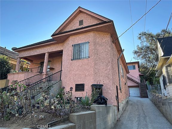 3rd image of 520 Solano Ave