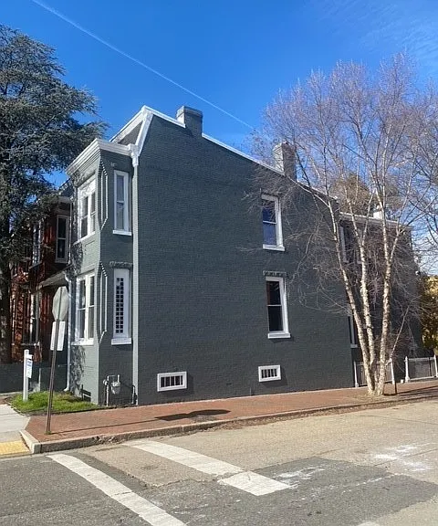 1100 W Marshall St — Photo 17