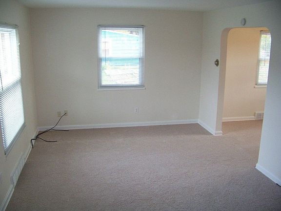 4th image of 494 N Rocky River Dr