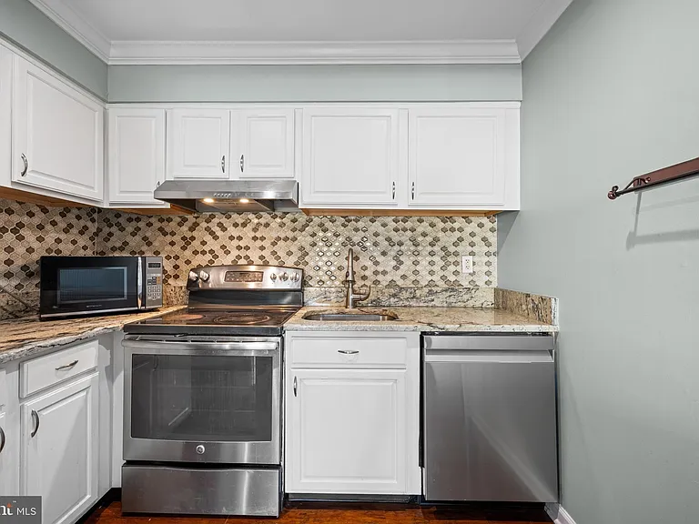 275 Green St #4A6 — Photo 11