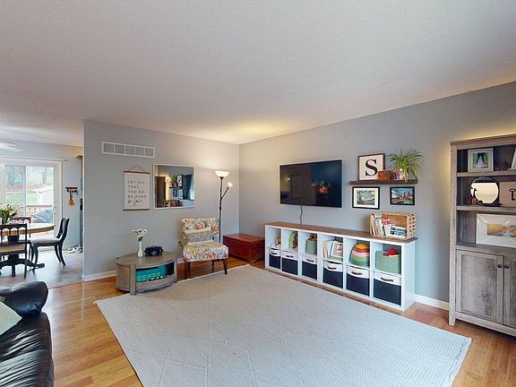 5th image of 4040 5th St NW