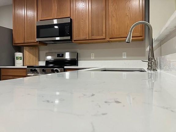 5th image of 6922 Hawthorne Trace Ln