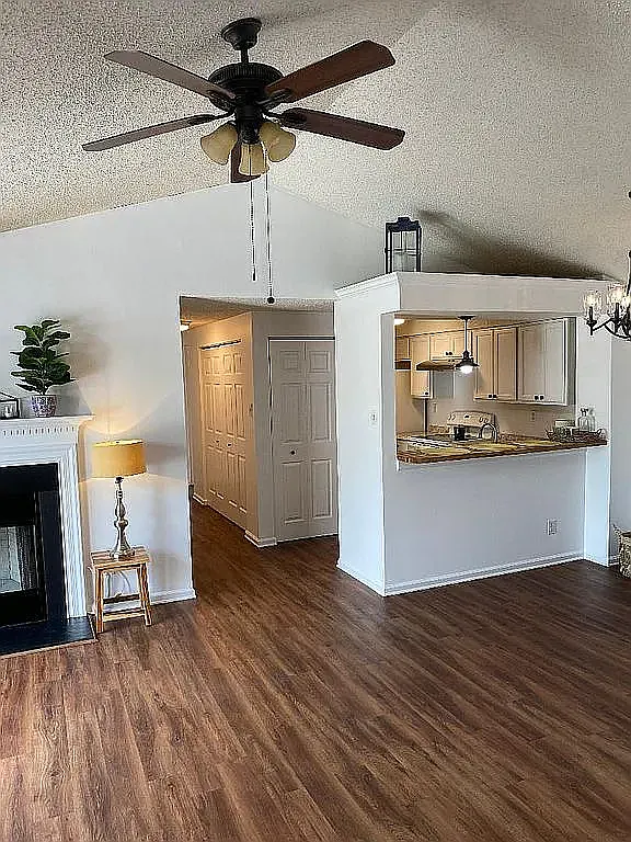 2 bed, 999 sqft, $1,775 — Photo 2