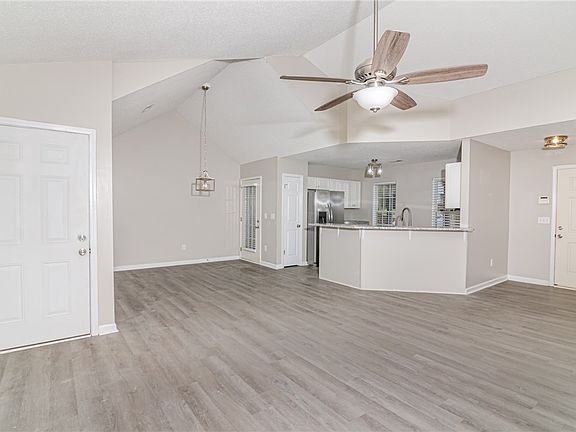 2nd image of 102 Hawk Ridge Dr
