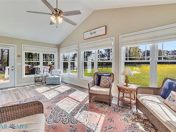 3rd image of 428 Smith Point Rd