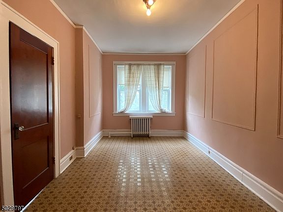4th image of 239 Lake St Floor 3