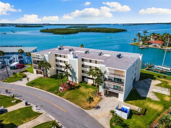 12525 3rd St E APT 303, Treasure Island, FL 33706