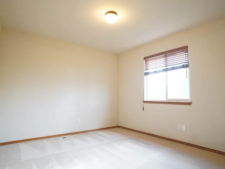 4601 E 43rd Ave — Photo 12