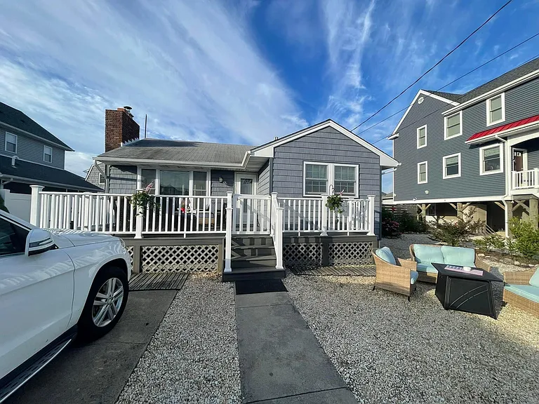 113 Surf Dr — Photo 1