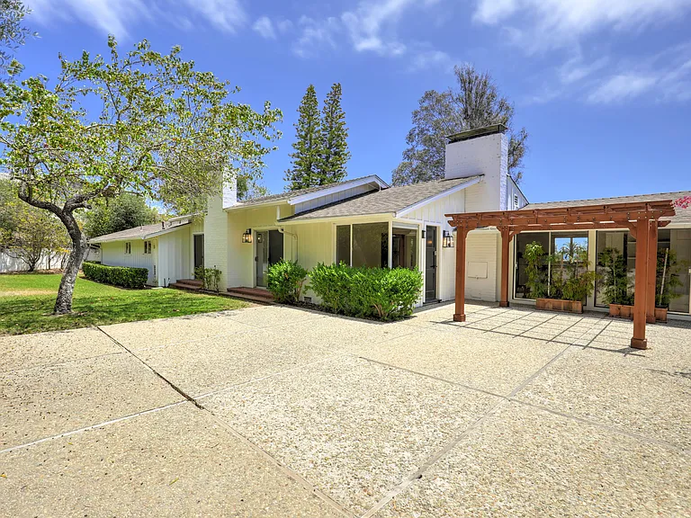 450 Santa Rosa Ln — Photo 3
