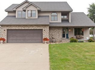 515 Easy St, Winthrop, IA 50682