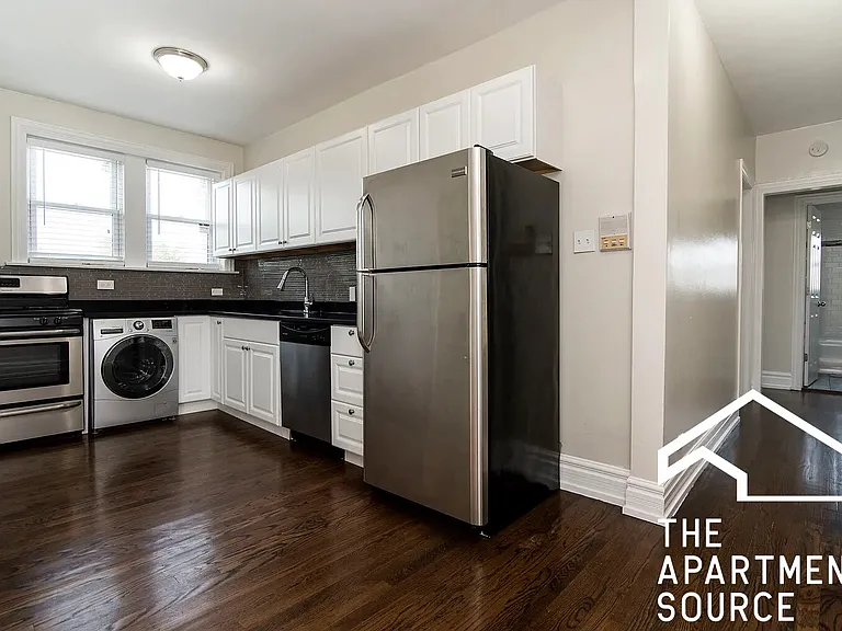 3819.5 N Greenview Ave #1S — Photo 4