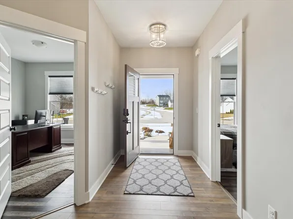 7526 Graymoor St, Caledonia, MI 49316