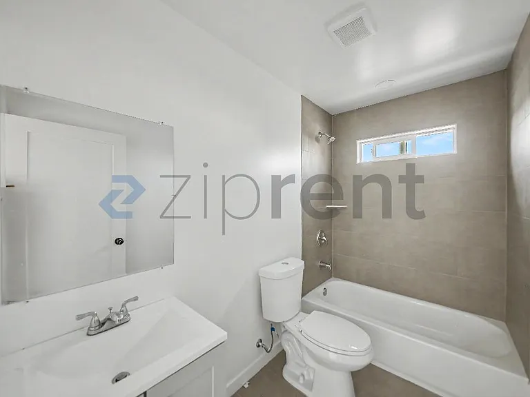 5844 1/2 Denver Ave — Photo 9