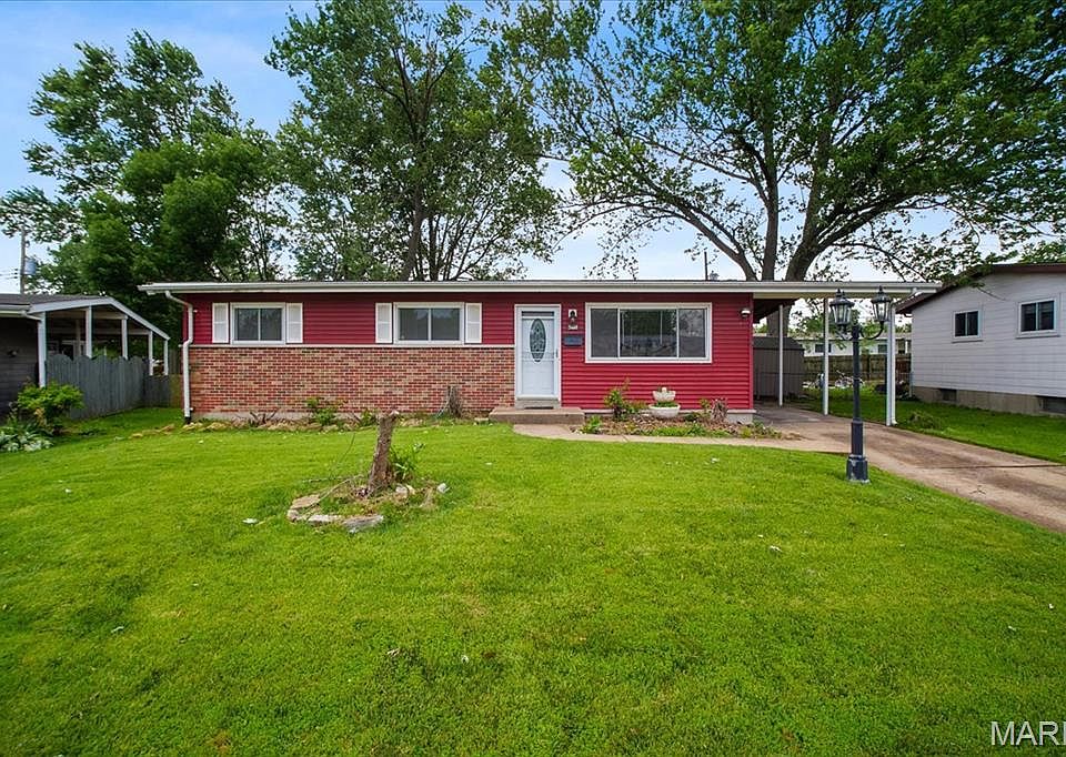 1st image of 560 Falcon Dr