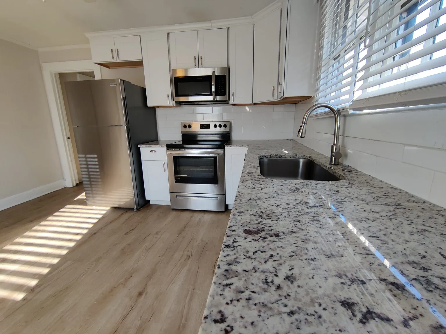 3 bed, 2.0 bath, 1560 sqft, $1,850 — Photo 4